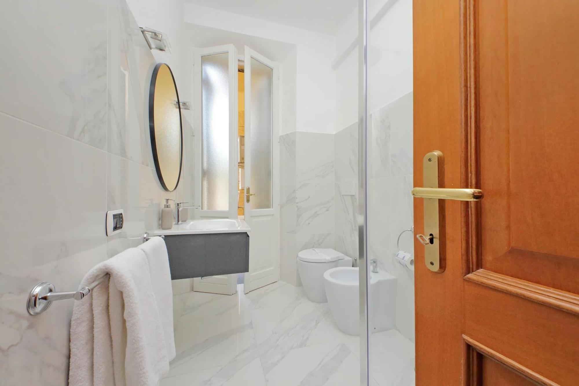 Ych-Comfortable 2 Bedrooms Flat Near Colosseum โรม ภายนอก รูปภาพ