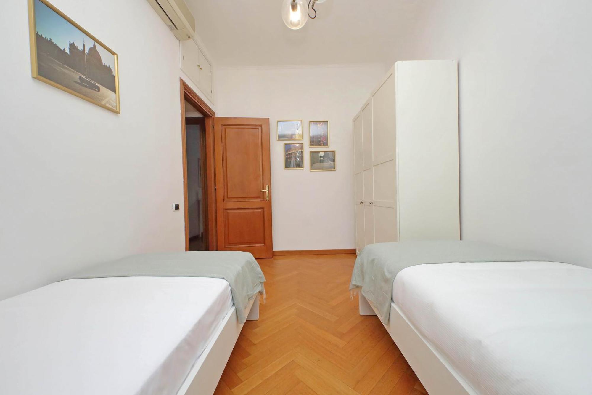 Ych-Comfortable 2 Bedrooms Flat Near Colosseum โรม ภายนอก รูปภาพ
