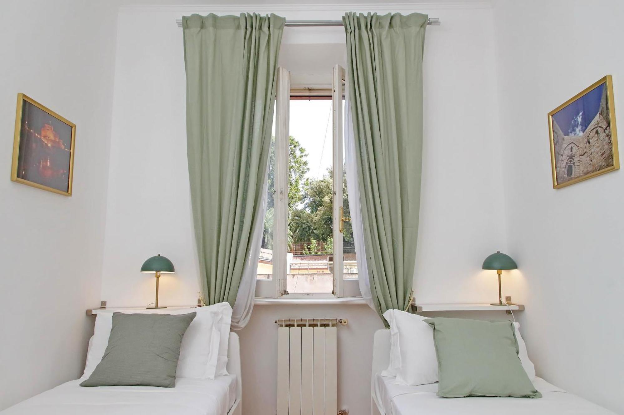 Ych-Comfortable 2 Bedrooms Flat Near Colosseum โรม ภายนอก รูปภาพ