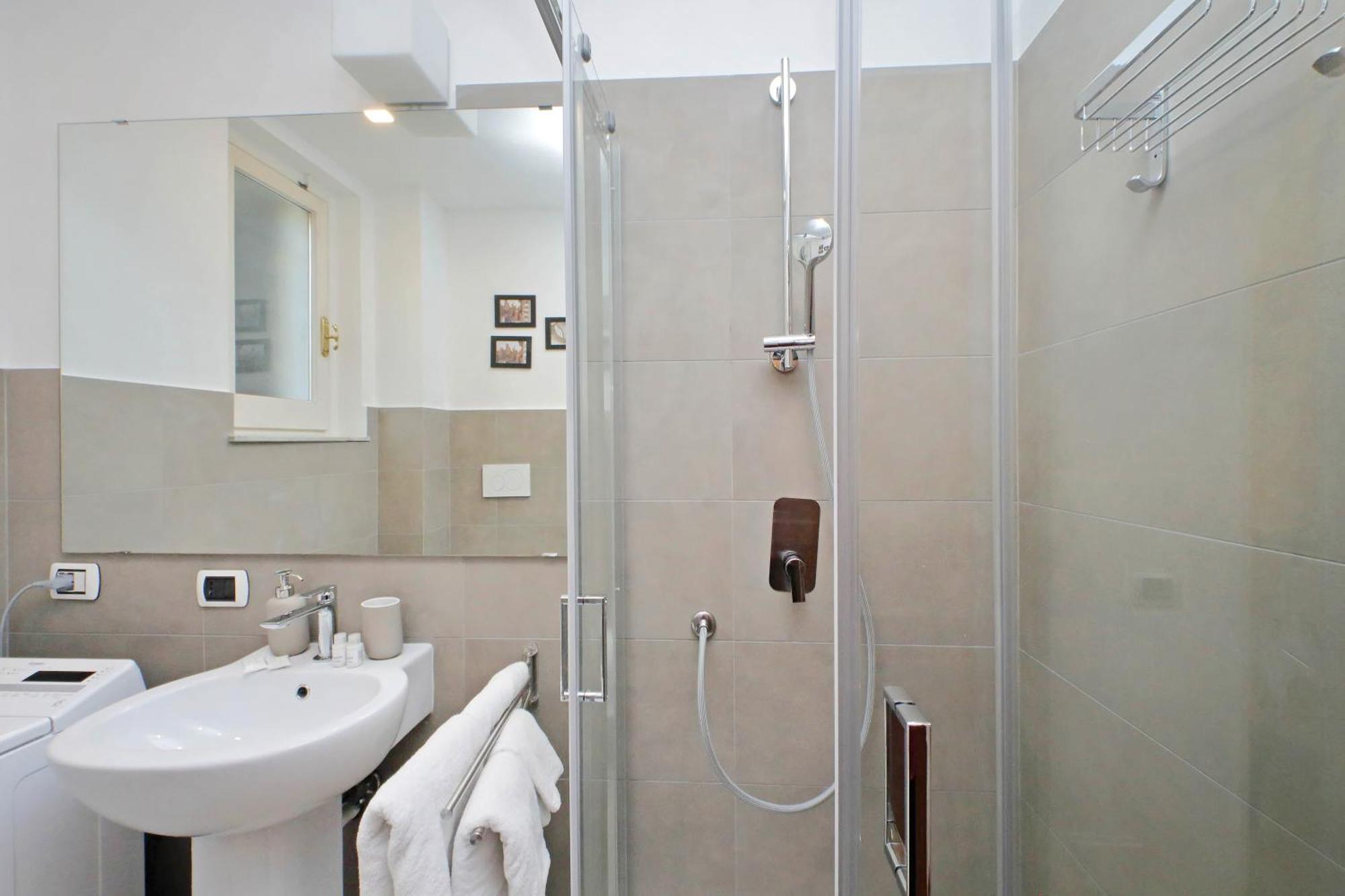 Ych-Comfortable 2 Bedrooms Flat Near Colosseum โรม ภายนอก รูปภาพ